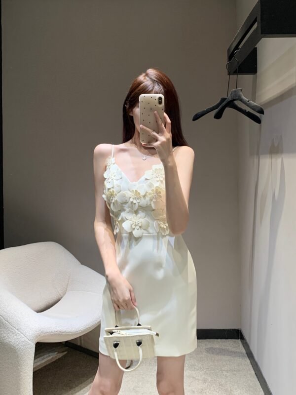 Valentino 2025 Spring/Summer New Three-Dimensional Flower Suspender Vest Dress