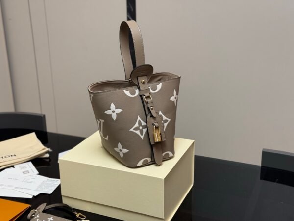 Louis Vuitton new All in bb bag 18x16cm