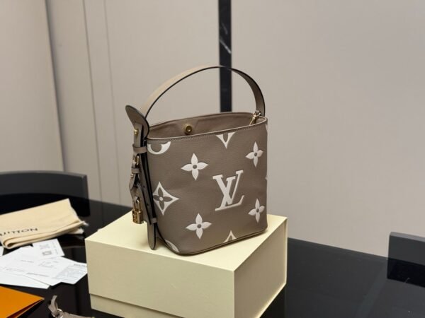 Louis Vuitton new All in bb bag 18x16cm