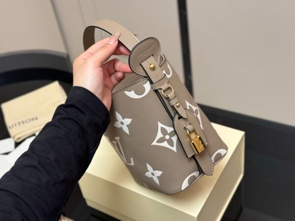 Louis Vuitton new All in bb bag 18x16cm