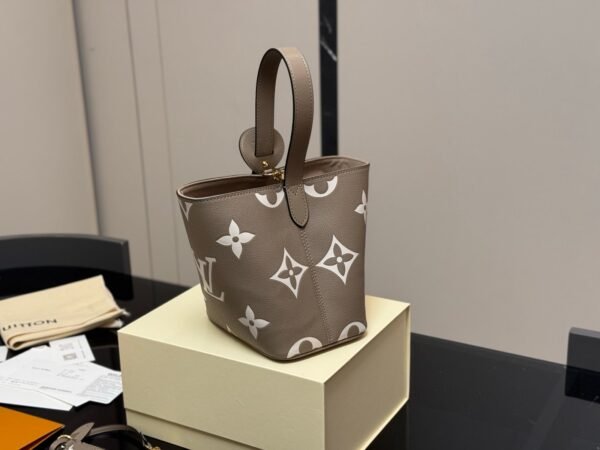 Louis Vuitton new All in bb bag 18x16cm