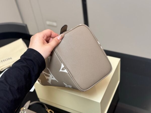 Louis Vuitton new All in bb bag 18x16cm