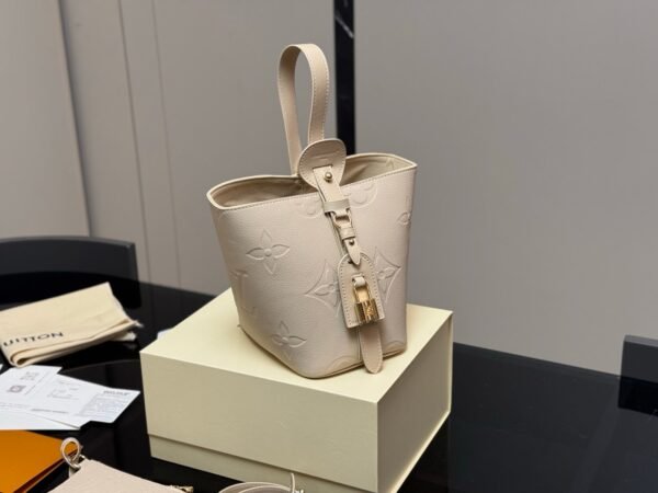 Louis Vuitton new All in bb bag 18x16cm