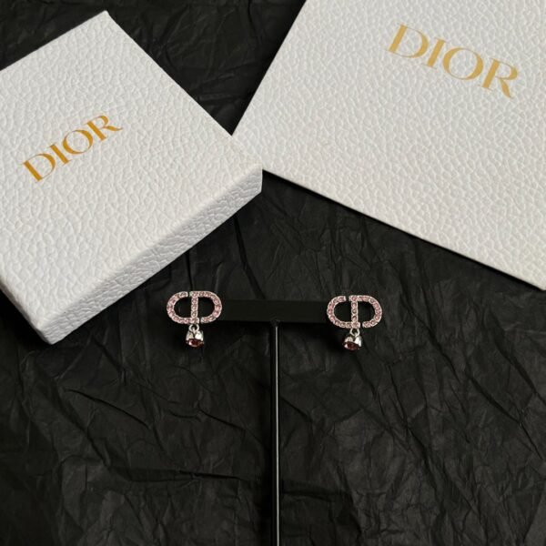 GUCCI asymmetric earrings