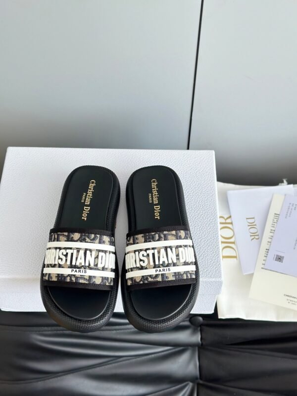 DIOR latest ultra-light letter beach thick-soled slippers advanced version of high-quality slippers