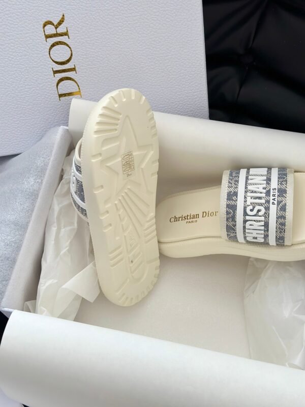 DIOR latest ultra-light letter beach thick-soled slippers advanced version of high-quality slippers