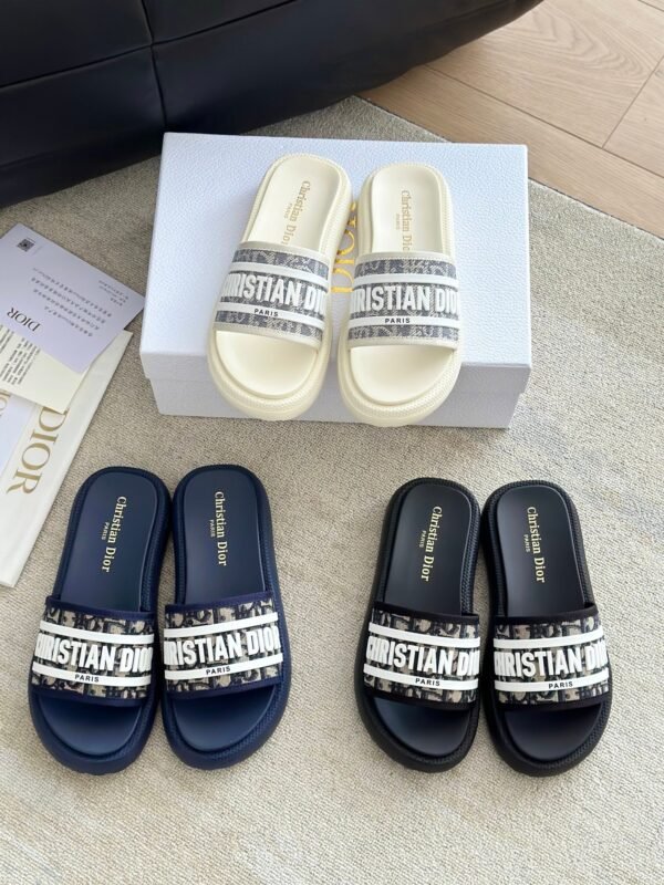 DIOR latest ultra-light letter beach thick-soled slippers advanced version of high-quality slippers
