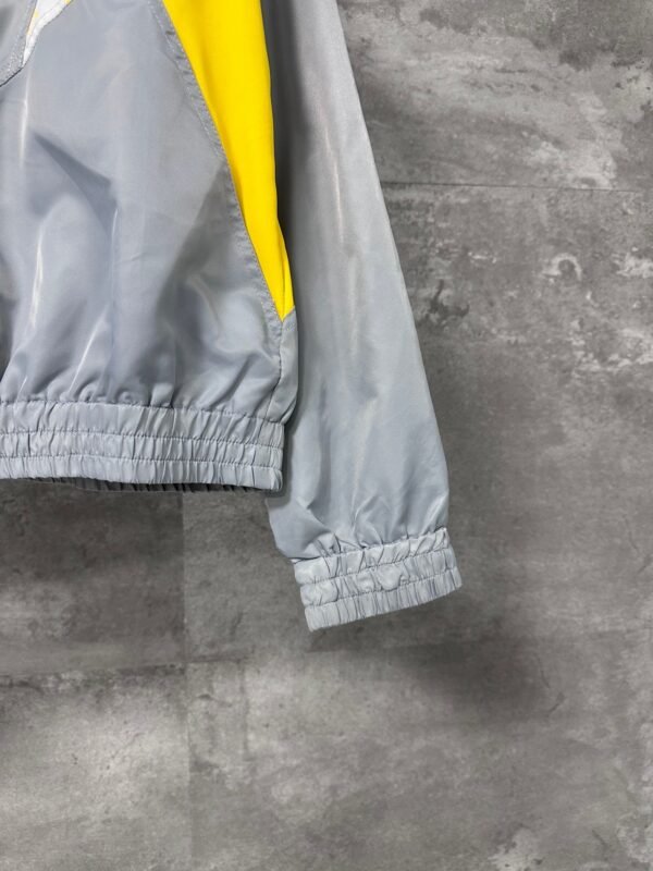 Louis Vuitton’s 2025 new nylon patchwork jacket uses nylon fabric with a smooth feel