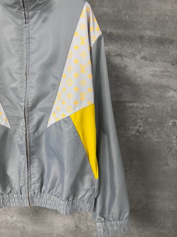 Louis Vuitton’s 2025 new nylon patchwork jacket uses nylon fabric with a smooth feel