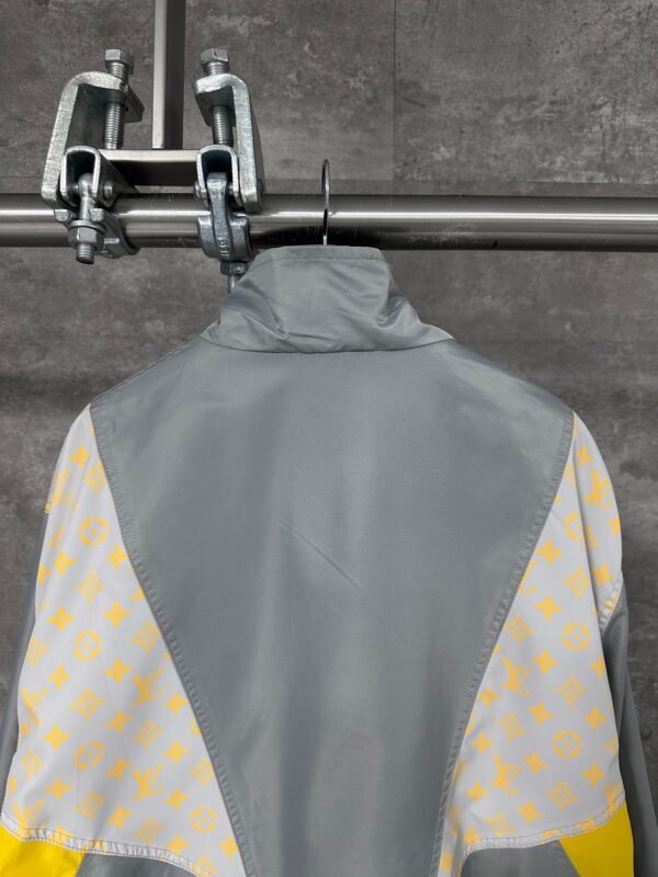 Louis Vuitton’s 2025 new nylon patchwork jacket uses nylon fabric with a smooth feel