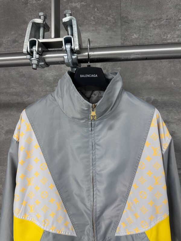 Louis Vuitton’s 2025 new nylon patchwork jacket uses nylon fabric with a smooth feel