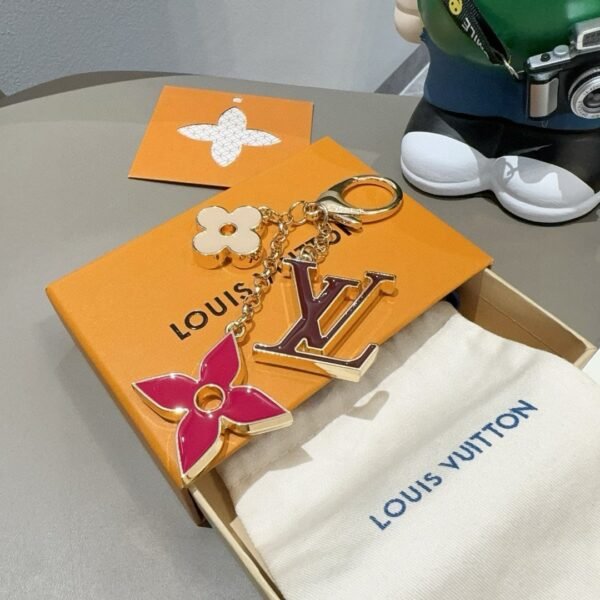 Louis Vuitton keychain bag pendant One of the hallmarks of the Fleur de Monogram bag