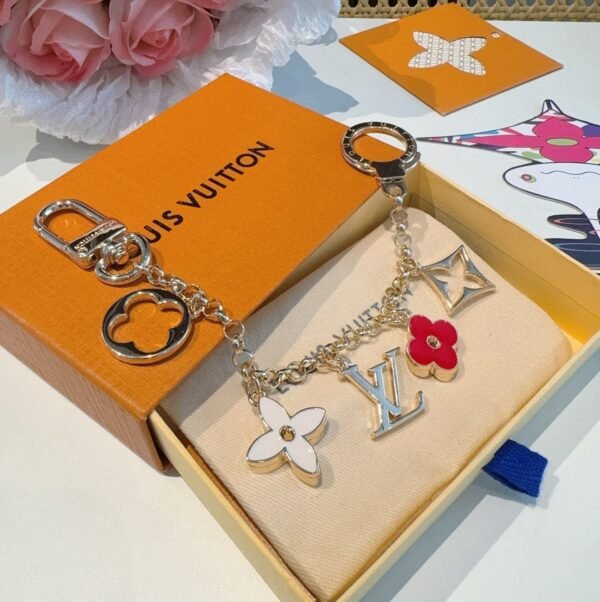 Louis Vuitton keychain bag pendant One of the hallmarks of the Fleur de Monogram bag