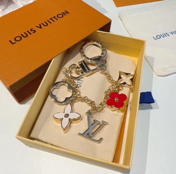 Louis Vuitton keychain bag pendant One of the hallmarks of the Fleur de Monogram bag