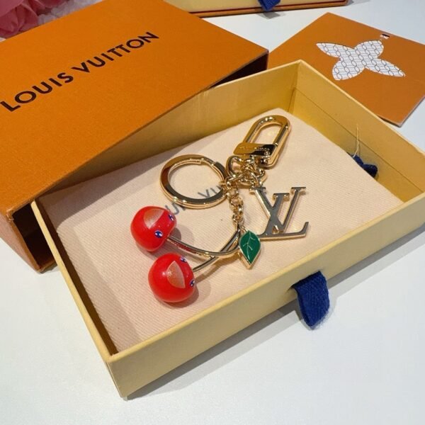 Louis Vuitton keychain bag pendant One of the hallmarks of the Fleur de Monogram bag