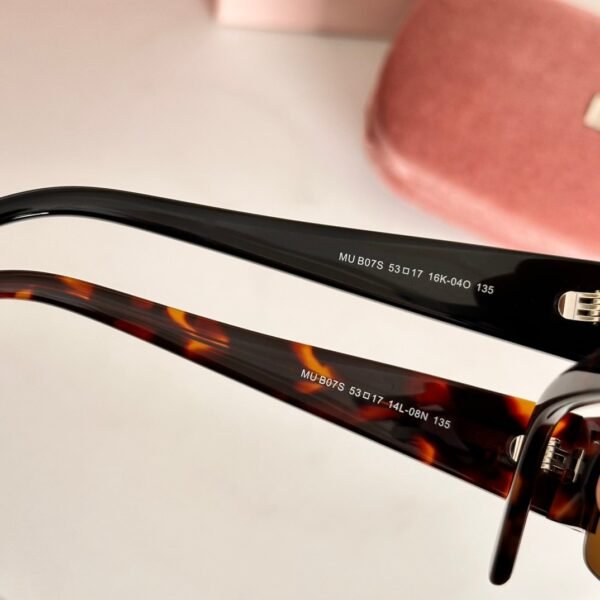 MIUMIU sunglasses premium version SIZE: 53 mouth 17-135