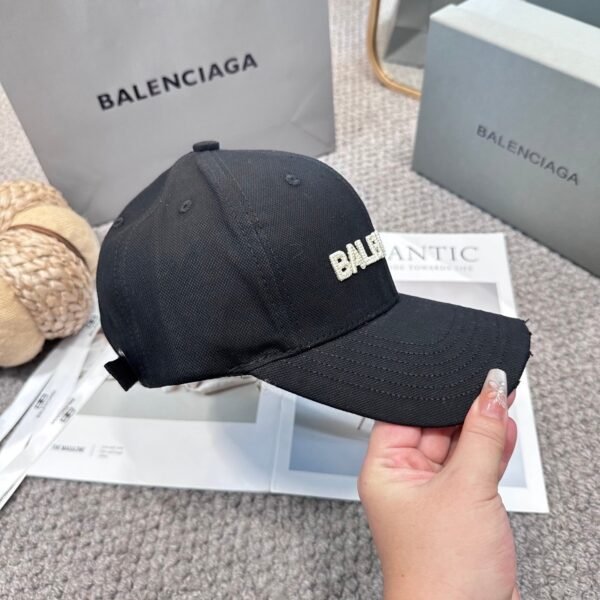 Balenciaga baseball cap with letters
