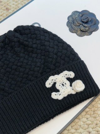 CHANEL knitted wool blend hat and scarf set