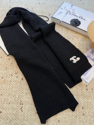 CHANEL knitted wool blend hat and scarf set