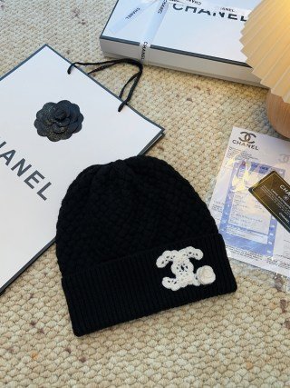 CHANEL knitted wool blend hat and scarf set