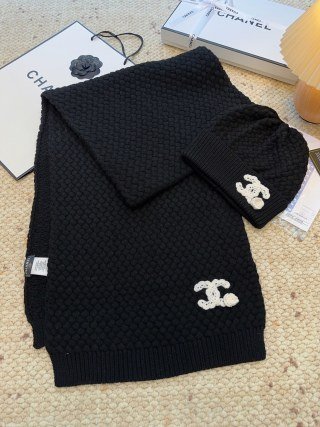 CHANEL knitted wool blend hat and scarf set