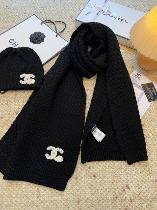 CHANEL knitted wool blend hat and scarf set