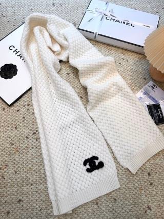 CHANEL knitted wool blend hat and scarf set