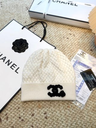CHANEL knitted wool blend hat and scarf set
