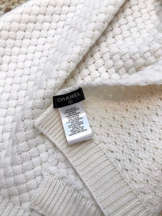 CHANEL knitted wool blend hat and scarf set