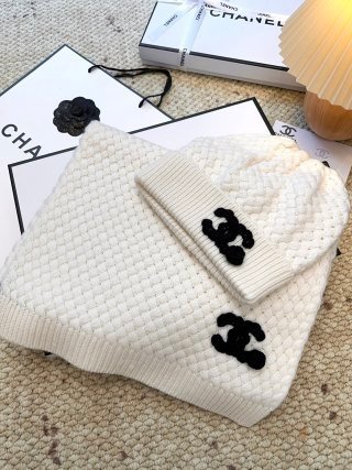 CHANEL knitted wool blend hat and scarf set