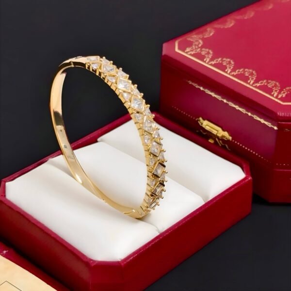 Cartier diamond bracelet high-end version V gold material