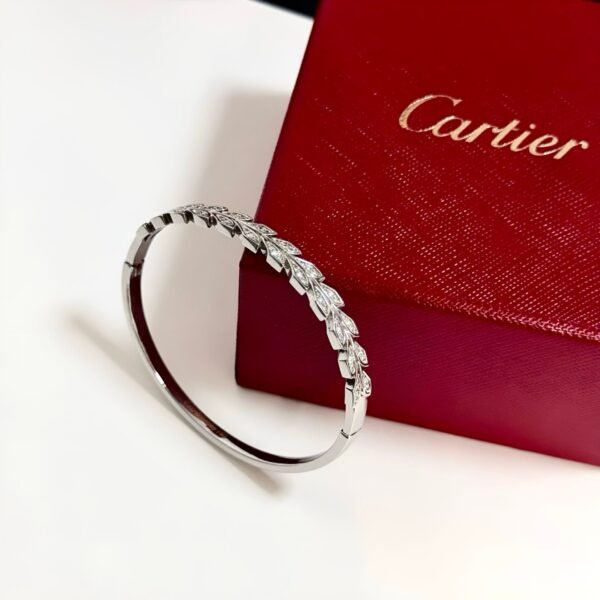 Cartier diamond bracelet high-end version V gold material