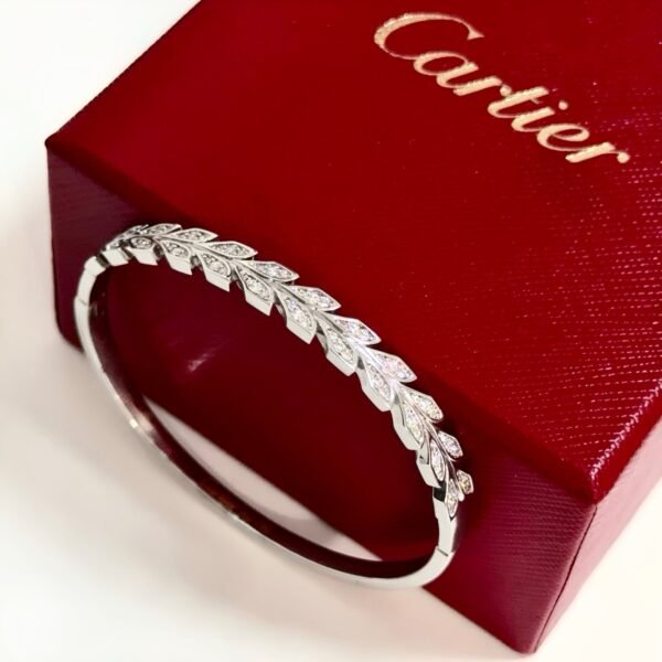 Cartier diamond bracelet high-end version V gold material