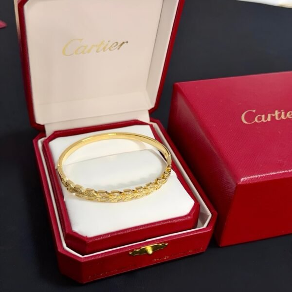 Cartier diamond bracelet high-end version V gold material