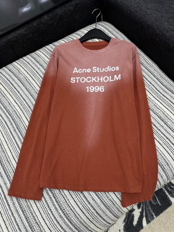 Acne Studios Exquisite heavy washed and distressed printed long-sleeved bottoming shirt