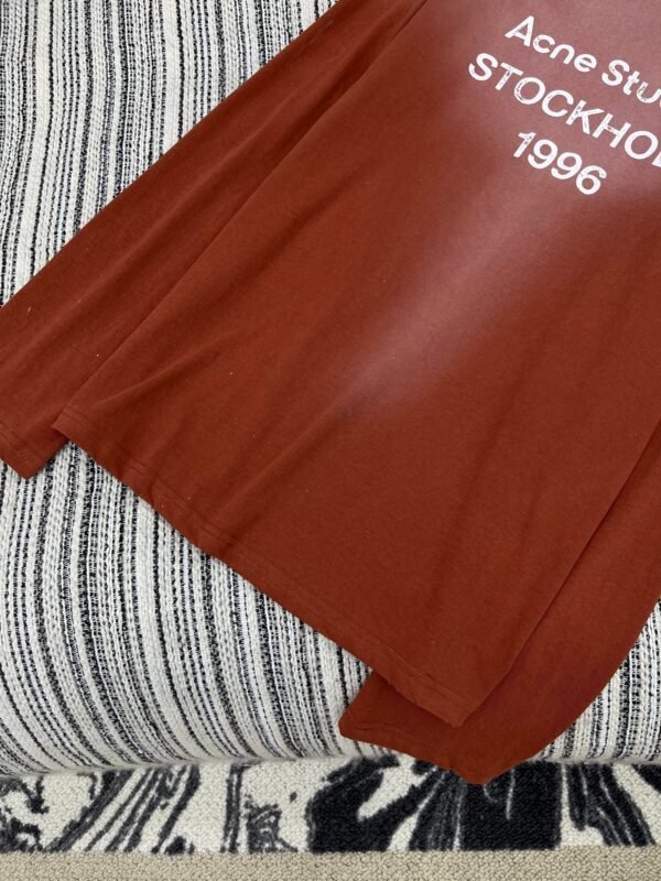 Acne Studios Exquisite heavy washed and distressed printed long-sleeved bottoming shirt