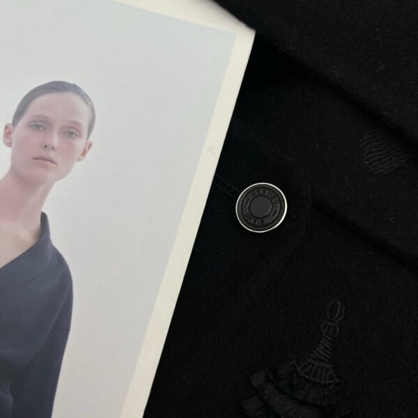 Hermès 2025 Autumn and Winter Series Hooded Double-faced Cashmere Short Jacket Double-faced Cashmere High-end Quality 1:1