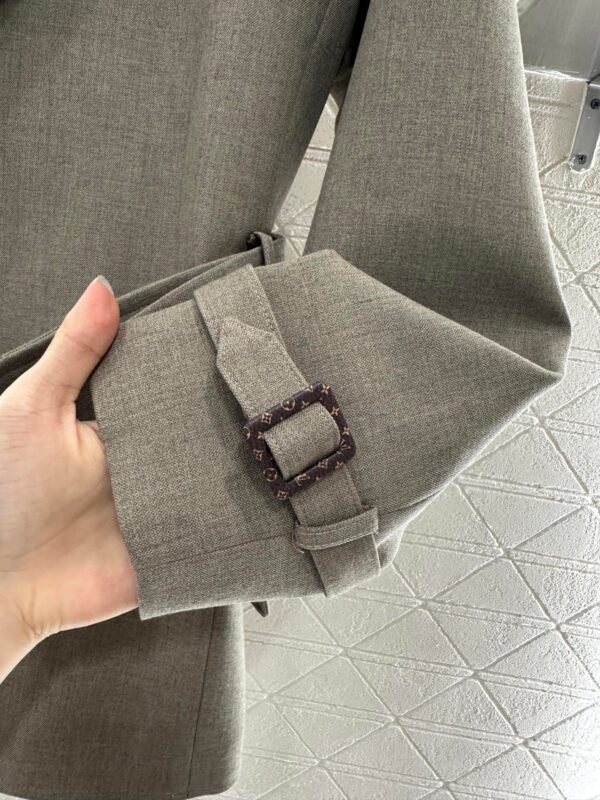Louis Vuitton new lapel belt mid-length coat high-end version high-quality clothing