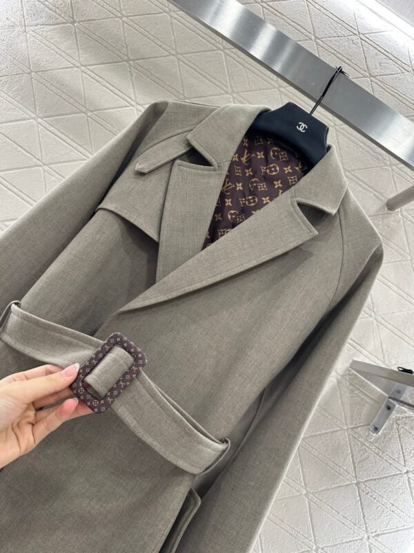 Louis Vuitton new lapel belt mid-length coat high-end version high-quality clothing
