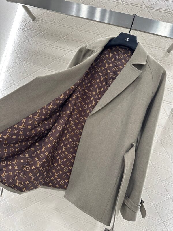 Louis Vuitton new lapel belt mid-length coat high-end version high-quality clothing