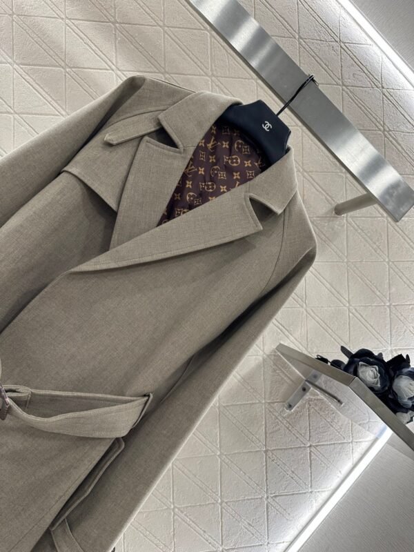 Louis Vuitton new lapel belt mid-length coat high-end version high-quality clothing