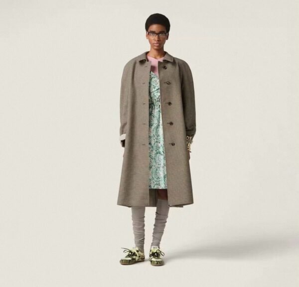 Miumiu 25 new double-sided windbreaker jacket, one side is windbreaker fabric and the other side is khaki plaid wool fabric, high-quality autumn and winter clothing