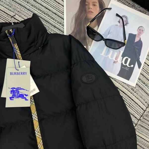 Burberry autumn and winter down jacket filled with 90% white goose down high quality