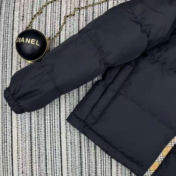 Burberry autumn and winter down jacket filled with 90% white goose down high quality