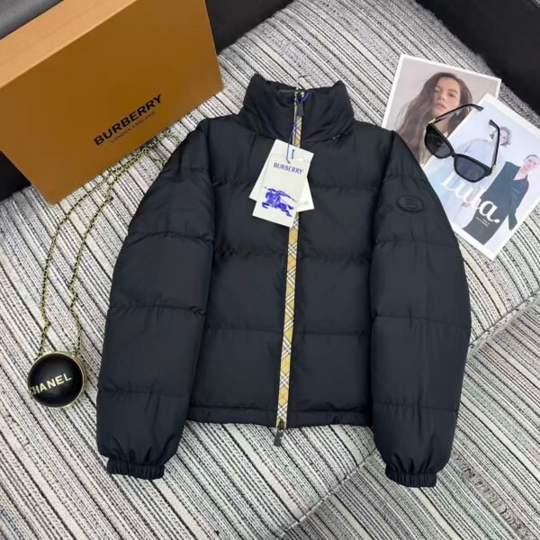 Burberry autumn and winter down jacket filled with 90% white goose down high quality