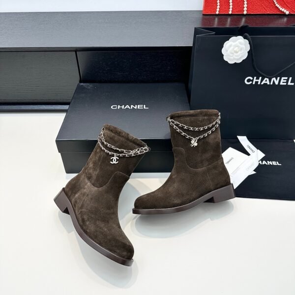 Chanel autumn and winter new double C chain pendant short boots upper cowhide material