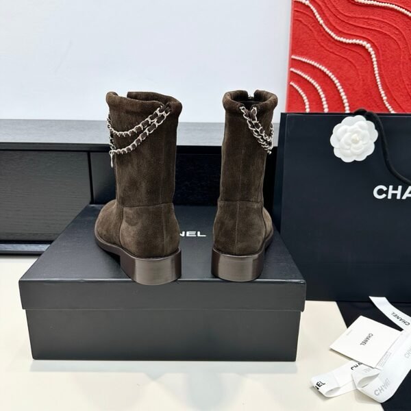 Chanel autumn and winter new double C chain pendant short boots upper cowhide material
