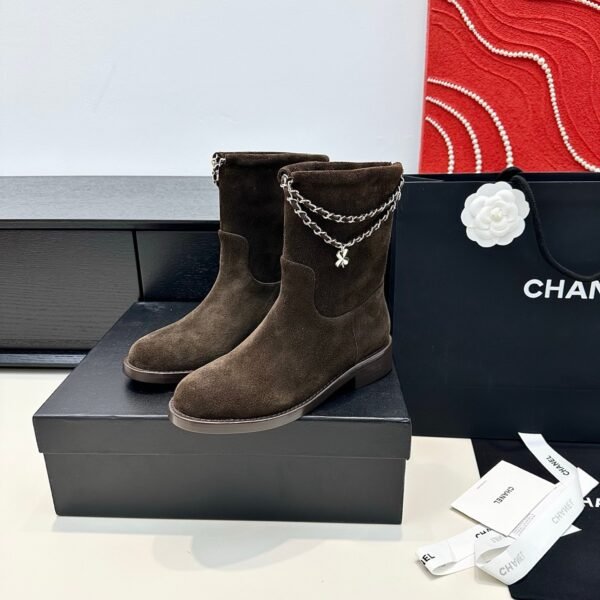 Chanel autumn and winter new double C chain pendant short boots upper cowhide material