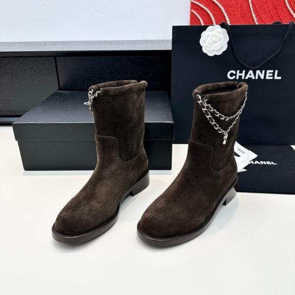 Chanel autumn and winter new double C chain pendant short boots upper cowhide material