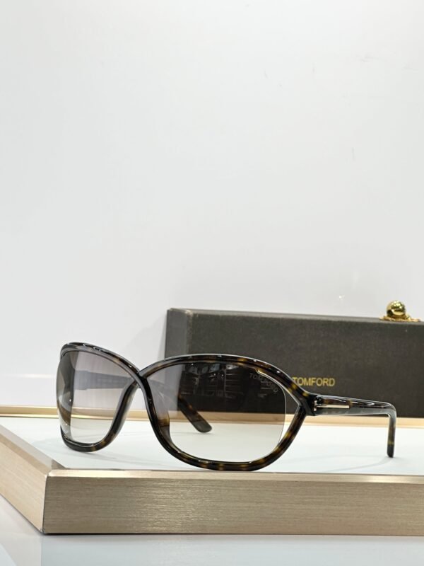 Tom Ford sunglasses premium edition size: 68-7-115